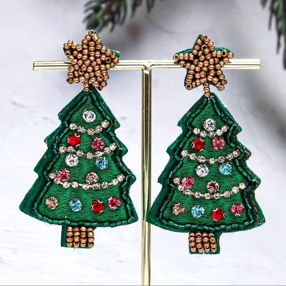 Christmas Tree Green Beaded Earrings - Picture 1 of 5